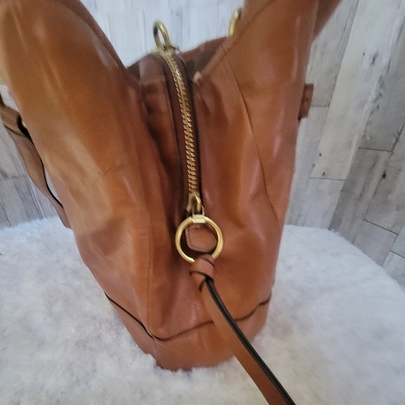 Coach AUTHENTIC Caramel handbag. IN GREAT CONDITION WITH COACH HANG TAG - Picture 6 of 13